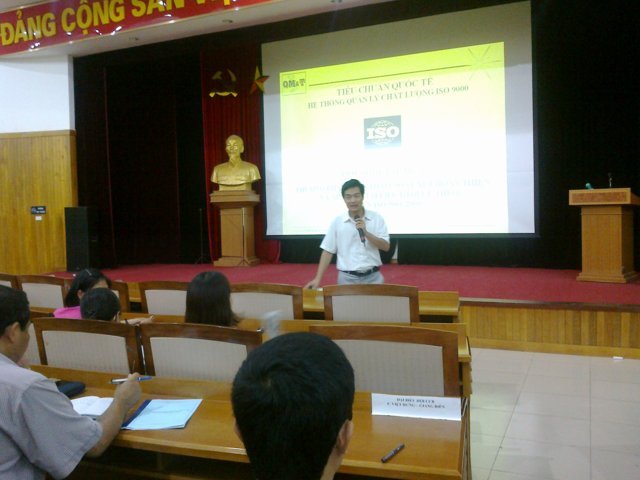 Tập huấn nâng cao kiến thức về HTQLCL và phương pháp soát xét tài liệu tại UBND quận Long Biên, Hà Nội